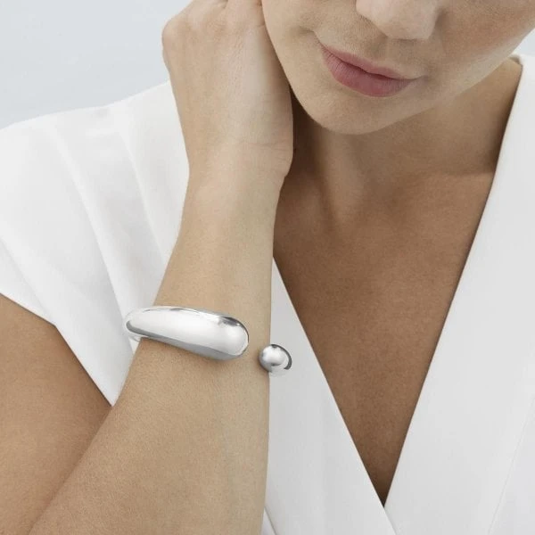 Georg Jensen MERCY Bangle, Mega - SIZE M/L 4 Georg Jensen MERCY Bangle, Mega - SIZE M/L - Image 2